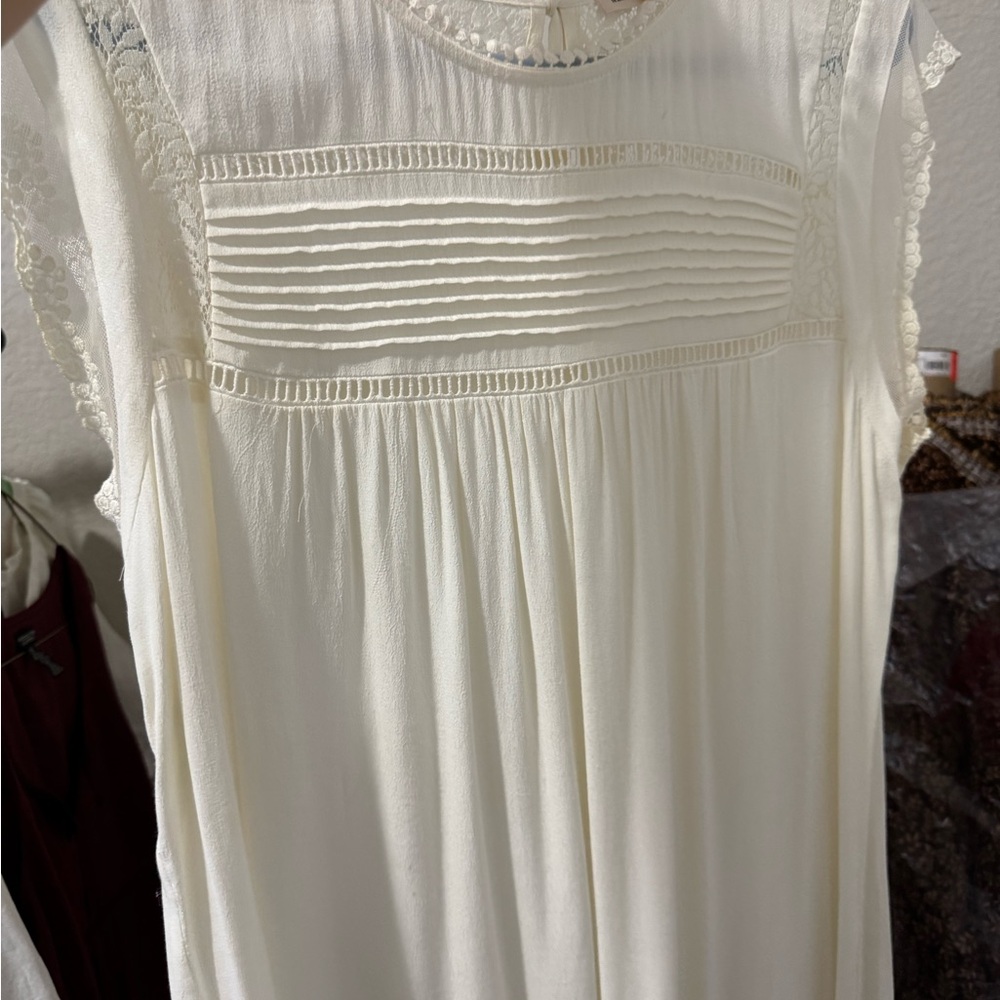 Meadow Rue Cream Pleated Cap Sleeve Blouse